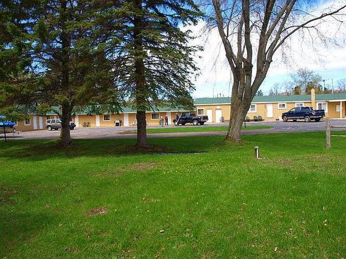Lakes-N-Trails Motel (4Ks Motel) - Real Estate Listing